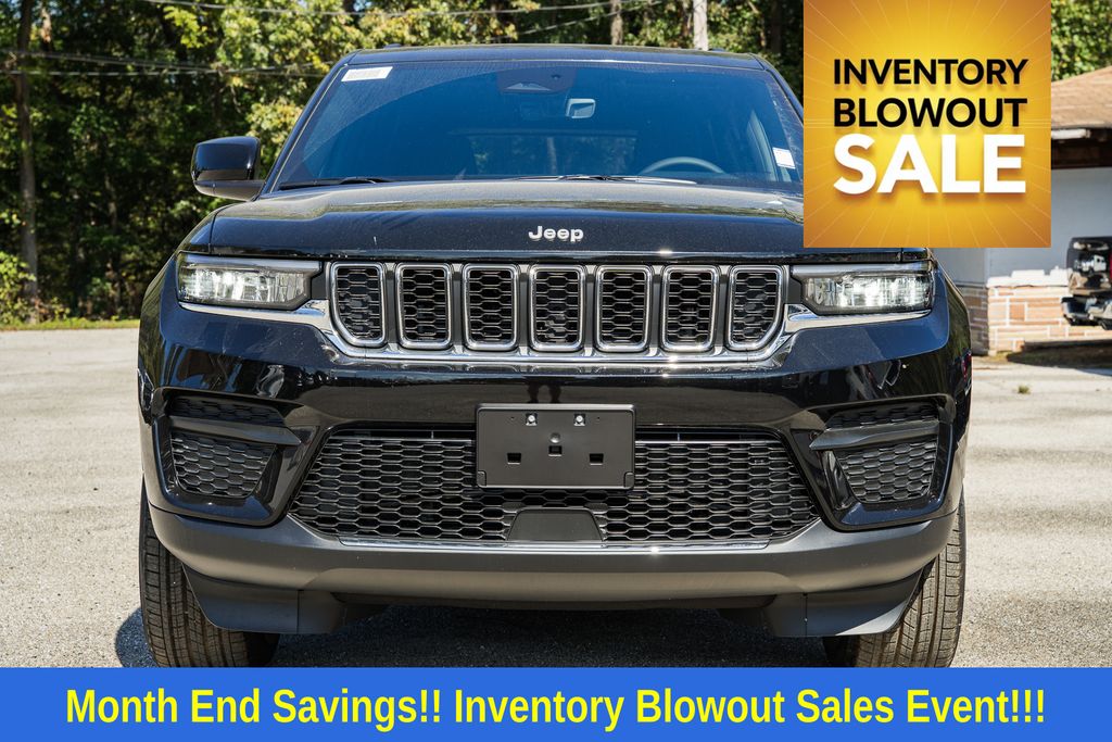 2025 Jeep Grand Cherokee Laredo photo 2