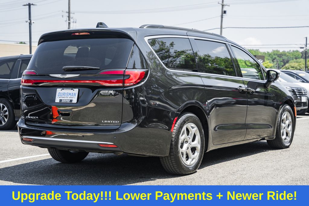 2023 Chrysler Pacifica Limited photo 2