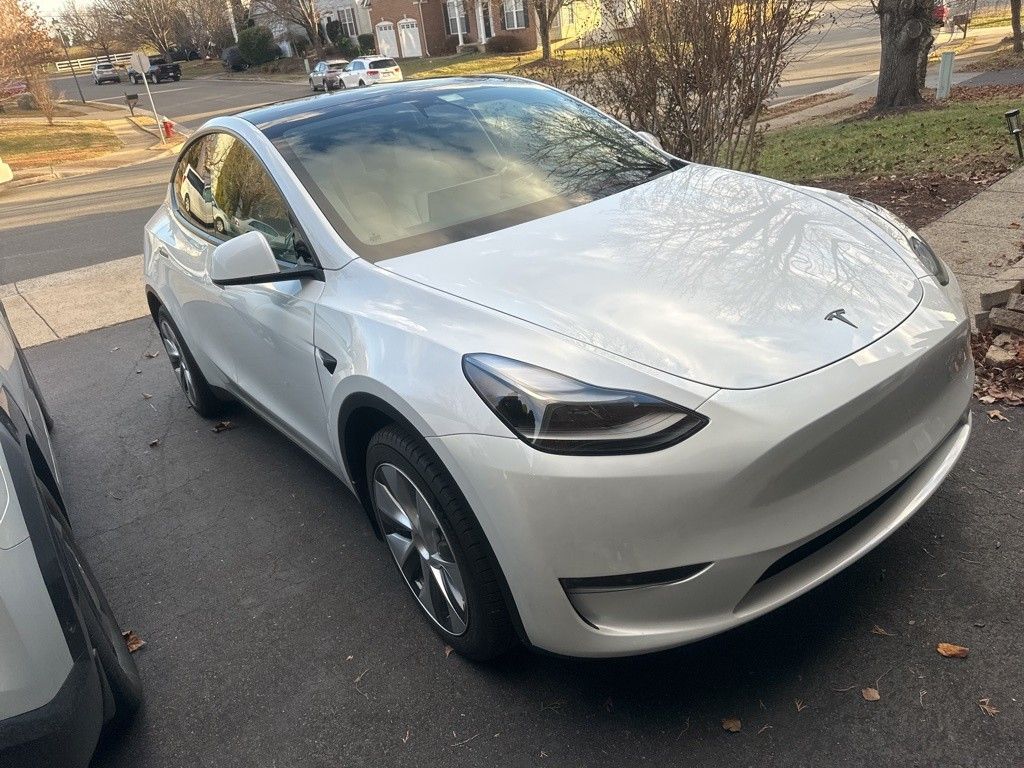 2023 Tesla Model Y Long Range's photo