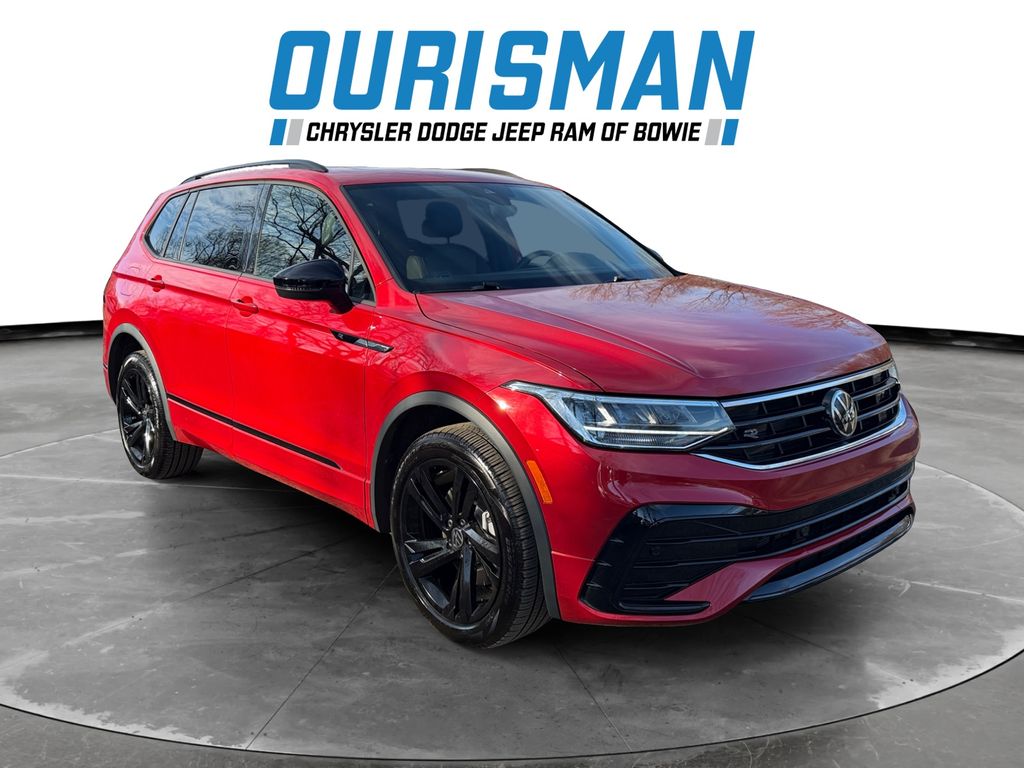 2024 Volkswagen Tiguan SE R-LINE BLACK's photo