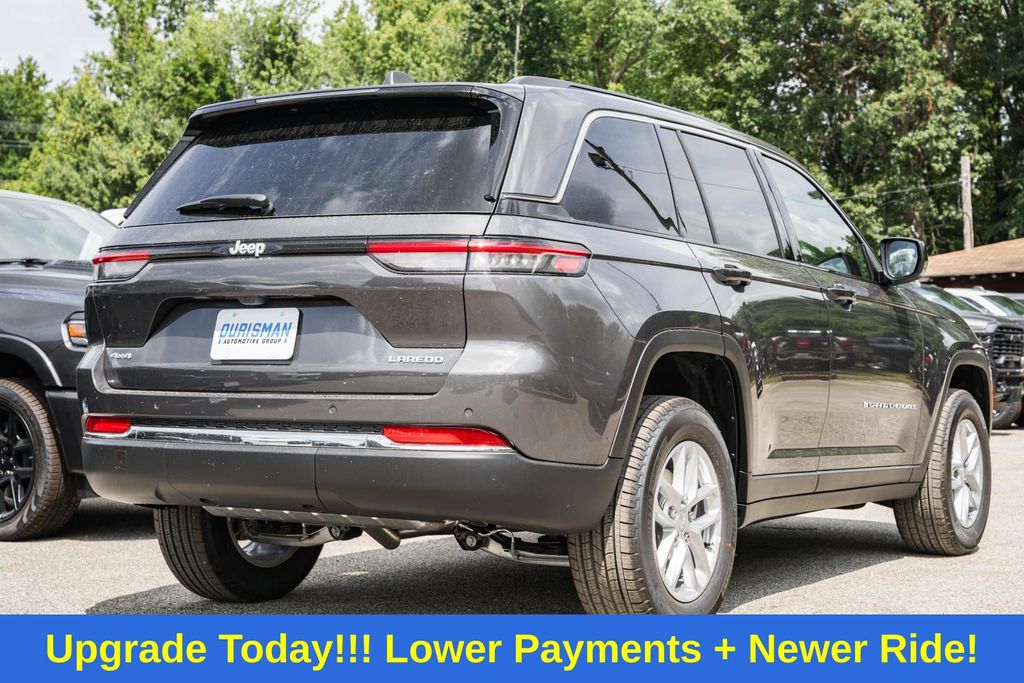2025 Jeep Grand Cherokee Laredo photo 4