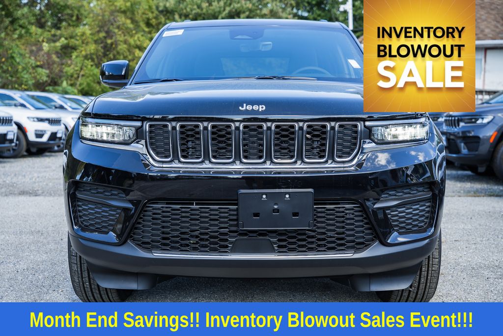 2025 Jeep Grand Cherokee Laredo photo 2