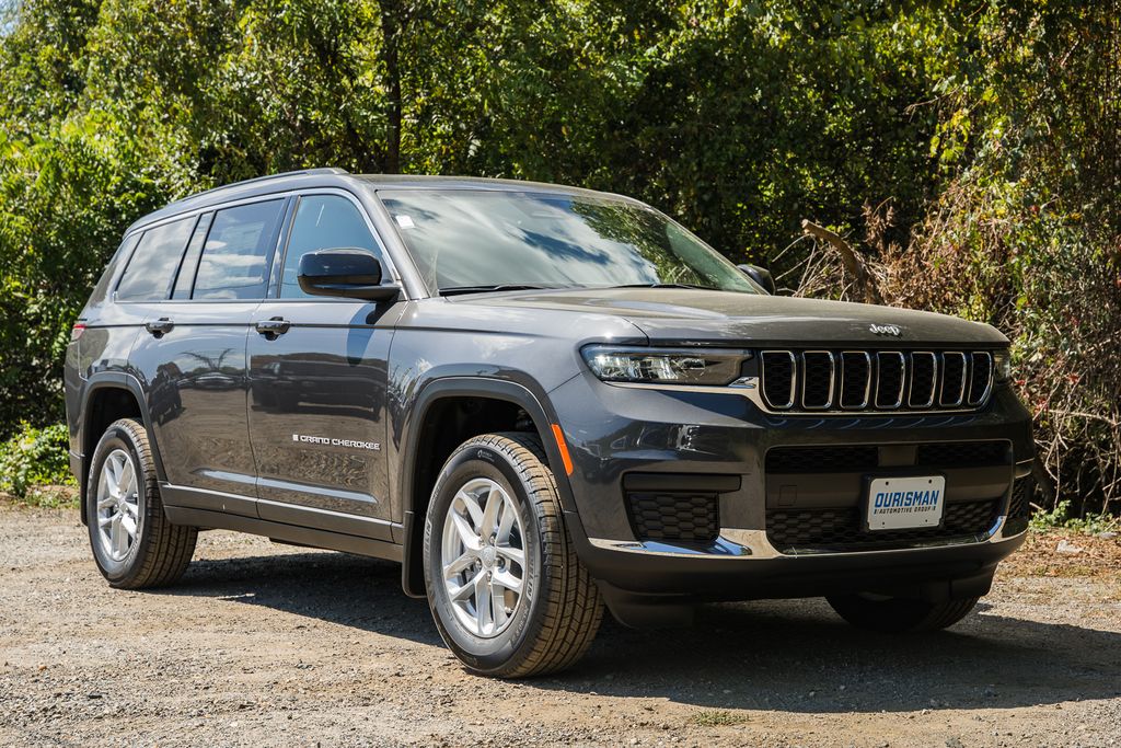 2025 Jeep Grand Cherokee L Laredo's photo