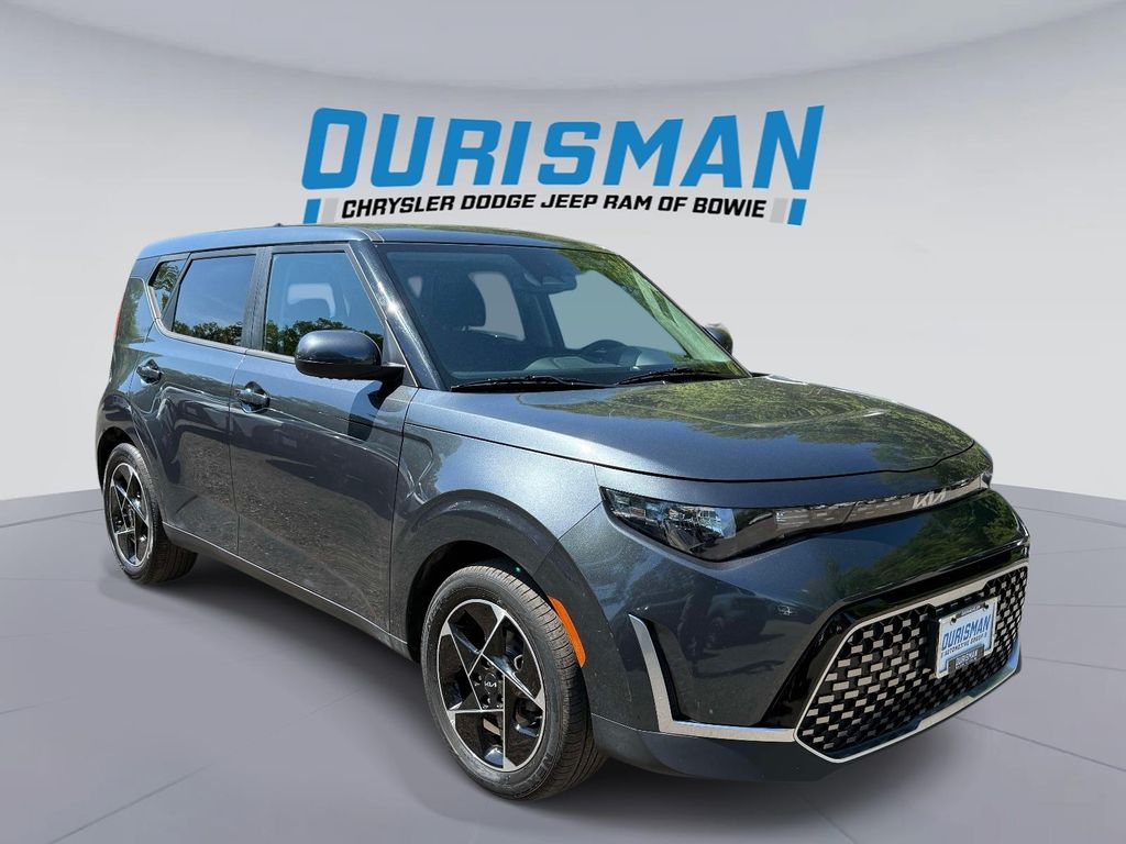 2023 Kia Soul 2.0L EX 6 IVT's photo
