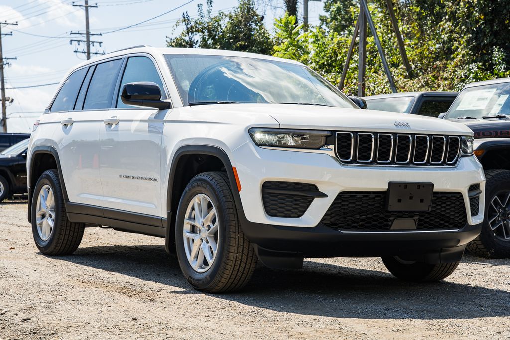 2025 Jeep Grand Cherokee L Laredo's photo
