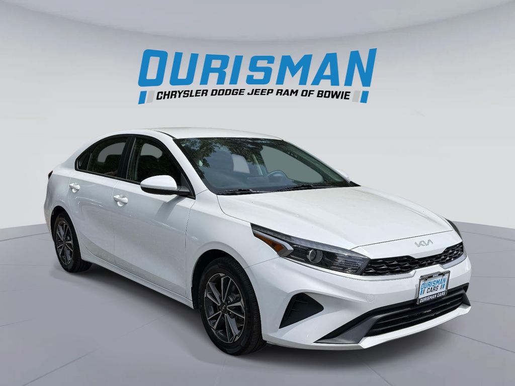 2022 Kia Forte LXS AT's photo