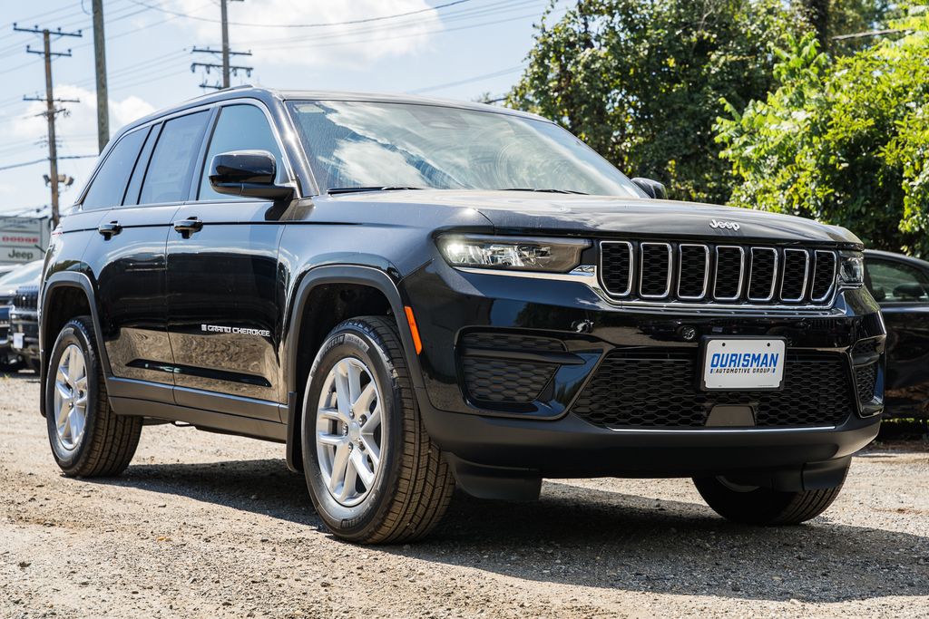 2025 Jeep Grand Cherokee Laredo's photo