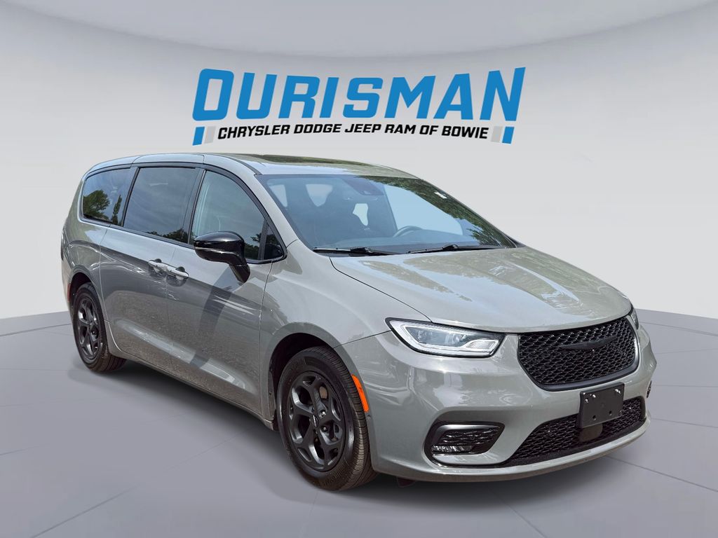 2023 Chrysler Pacifica Hybrid Limited Hybrid's photo