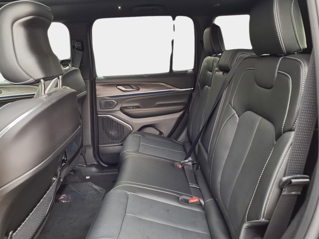 2025 Jeep Grand Cherokee Overland - Photo 13
