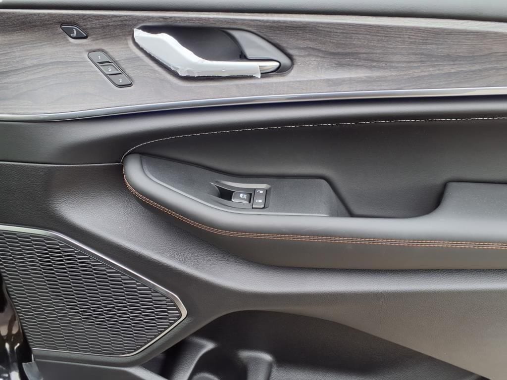 2025 Jeep Grand Cherokee Overland - Photo 22