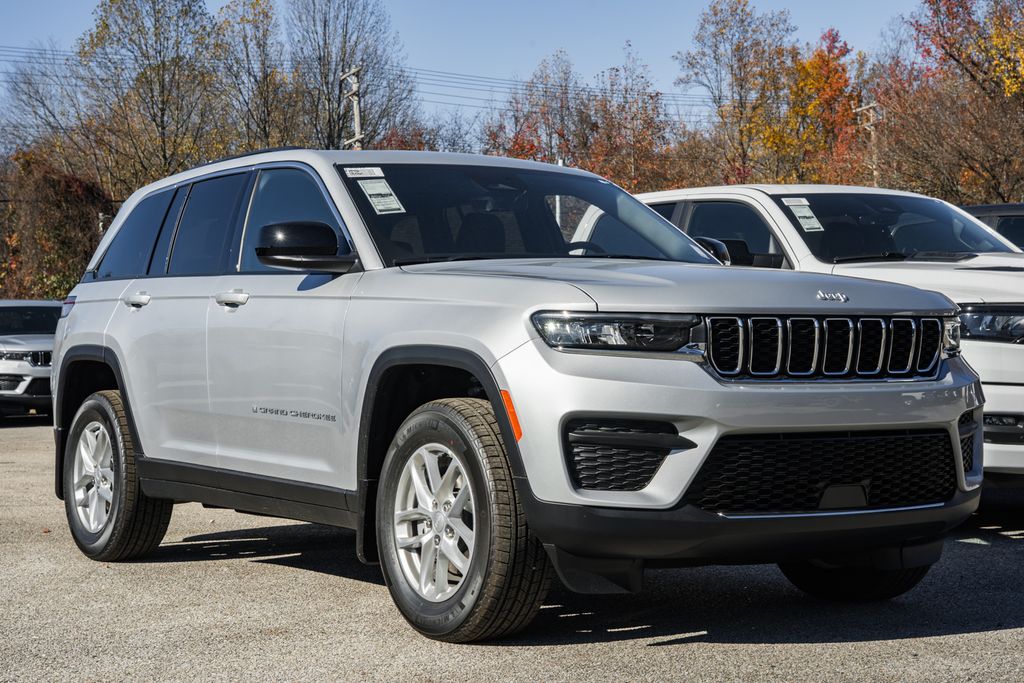 2025 Jeep Grand Cherokee Laredo's photo