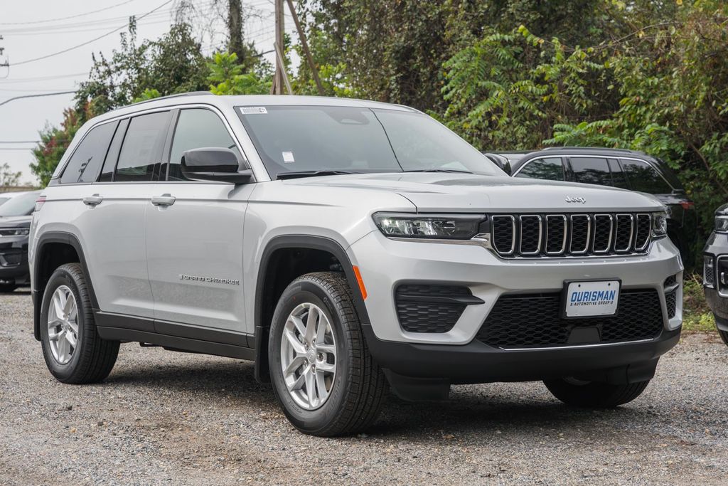 2025 Jeep Grand Cherokee Laredo's photo