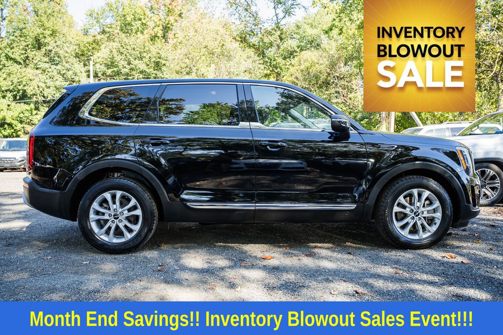 2022 Kia Telluride LX photo 3
