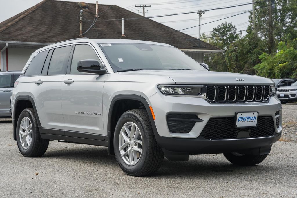2025 Jeep Grand Cherokee Laredo's photo