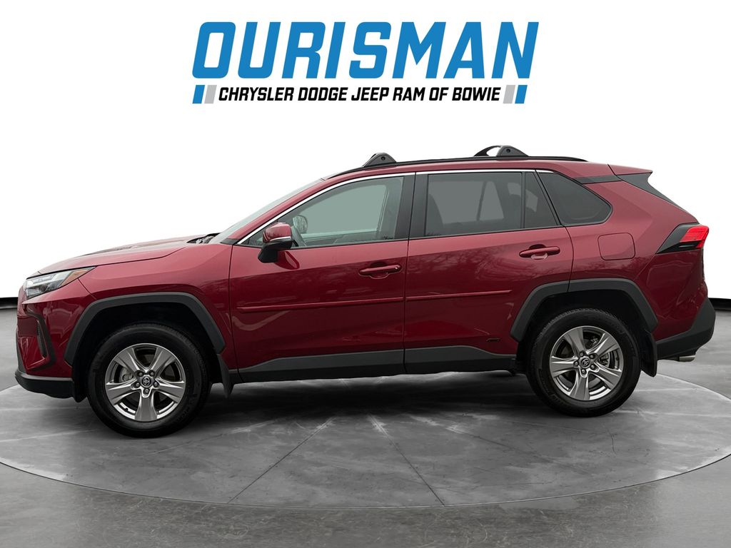 2025 Toyota RAV4 Hybrid XLE photo 3