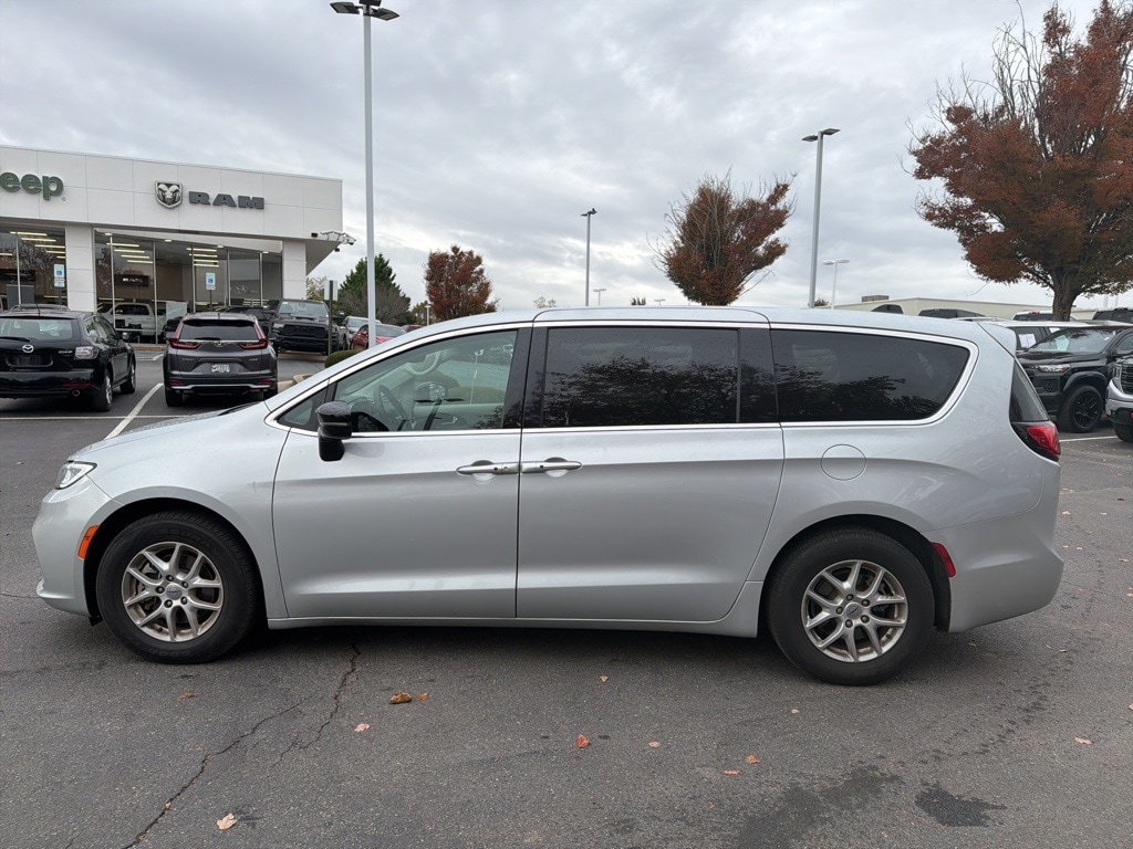 Used 2024 Chrysler Pacifica Touring L Van Passenger Van