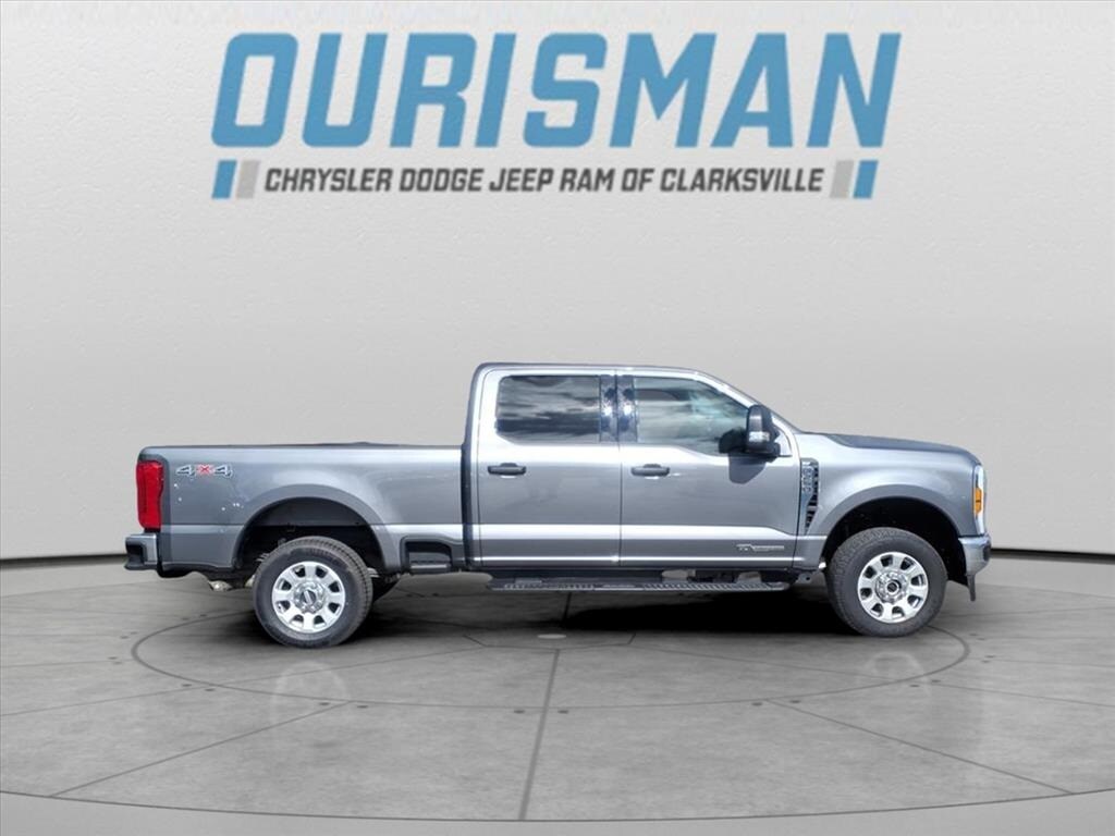 2024 Ford F-250 XLT photo 2