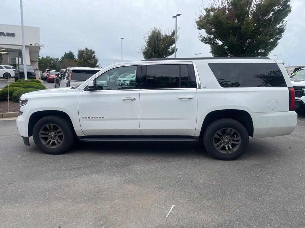 2018 Chevrolet Suburban LT photo 2