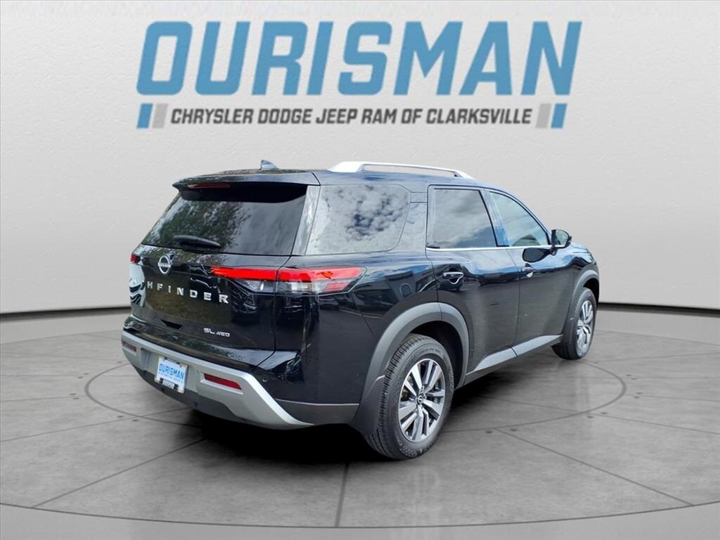 2024 Nissan Pathfinder SL photo 3