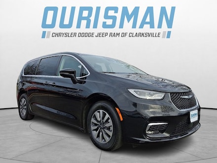 2023 Chrysler Pacifica Plug-In Hybrid Touring L Van Passenger Van