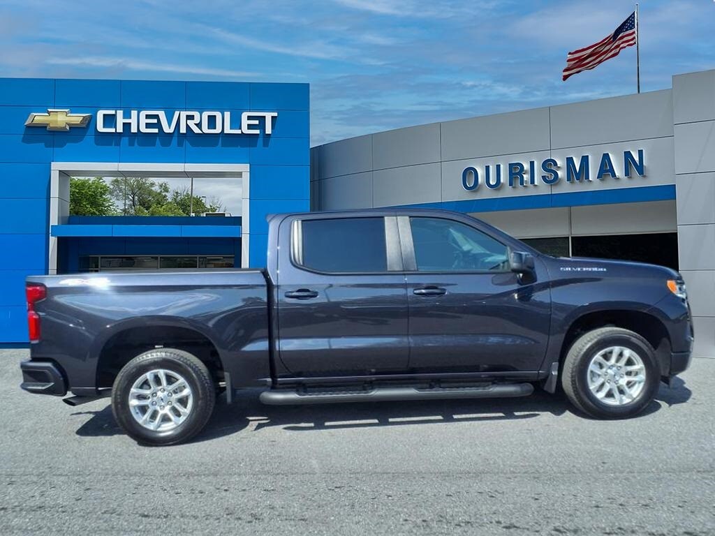 2024 Chevrolet Silverado 1500 RST photo 2