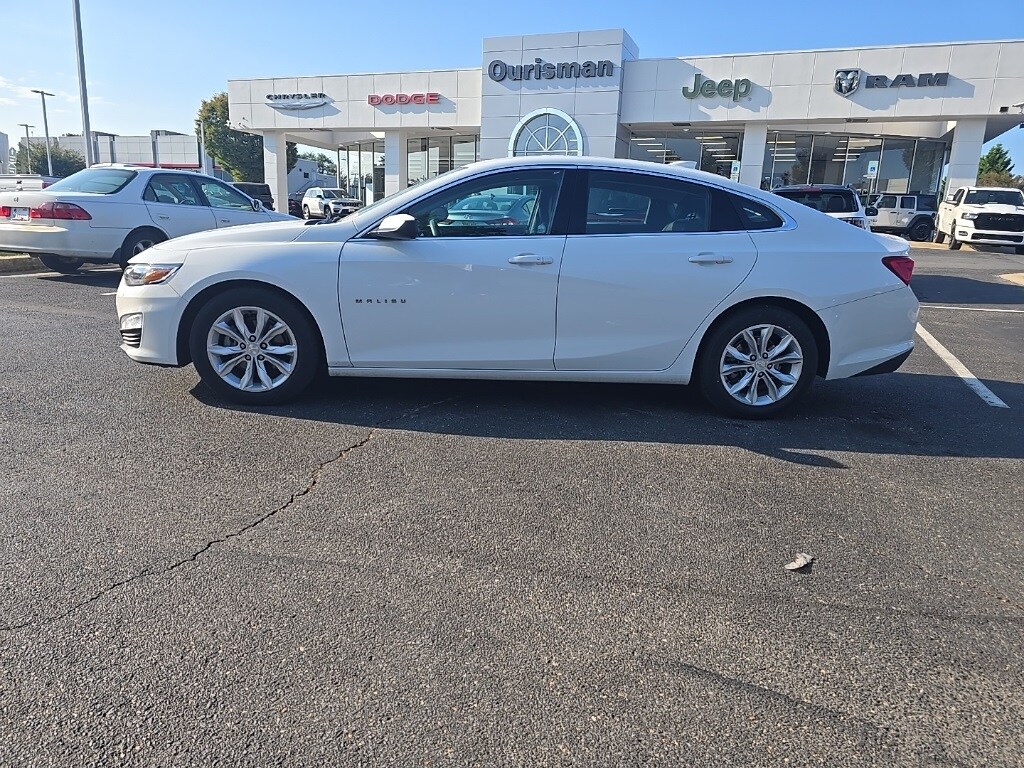 2023 Chevrolet Malibu 1LT photo 2
