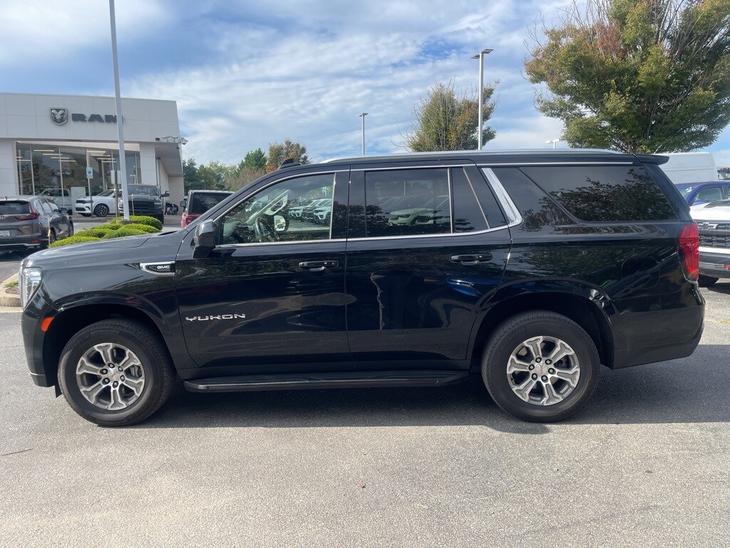 2023 Gmc Yukon SLE photo 2