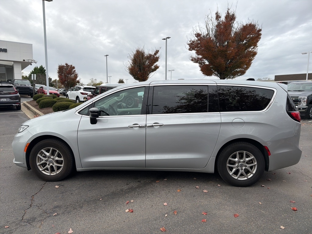 Used 2024 Chrysler Pacifica Touring L Van Passenger Van