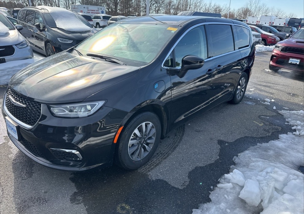 2023 Chrysler Pacifica Hybrid Touring L