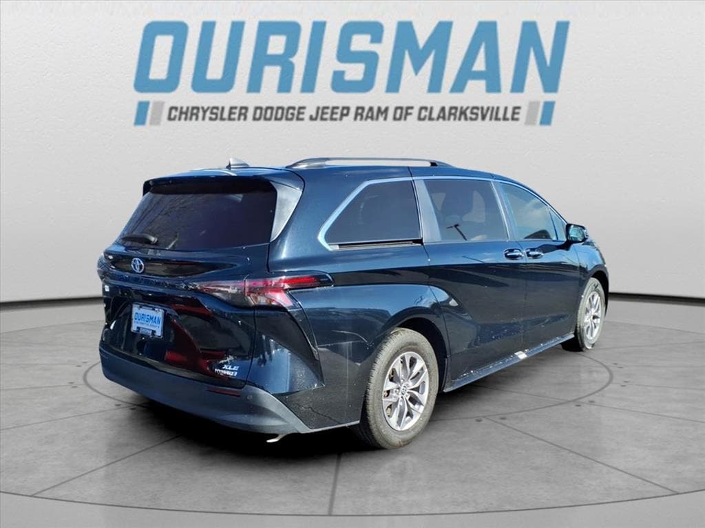 Used 2023 Toyota Sienna XLE 8 Passenger Van Passenger Van