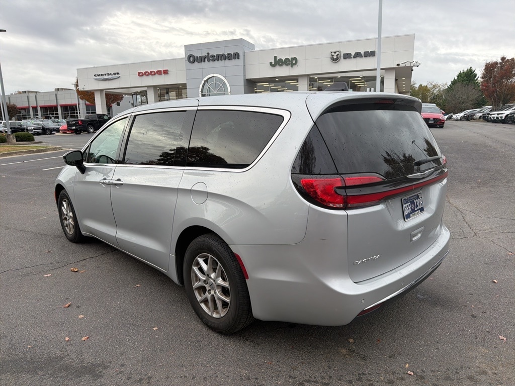 Used 2024 Chrysler Pacifica Touring L Van Passenger Van