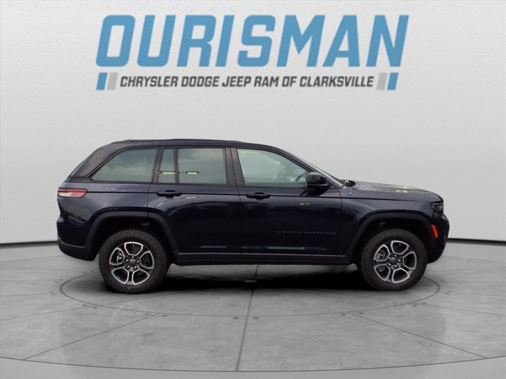 2024 Jeep Cherokee 4xe Trailhawk photo 2
