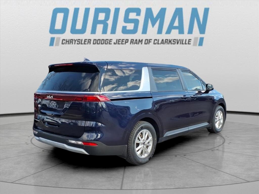 2022 Kia Carnival LX photo 3