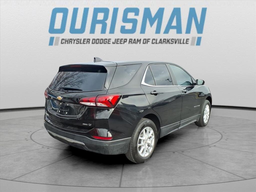 2024 Chevrolet Equinox LT photo 3