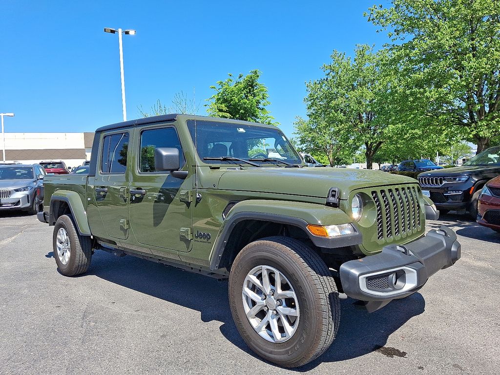 2023 Jeep Gladiator Sport S's photo