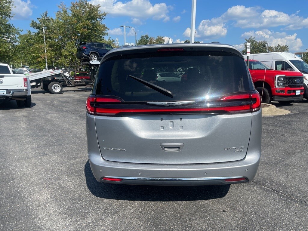 2021 Chrysler Pacifica Limited photo 4