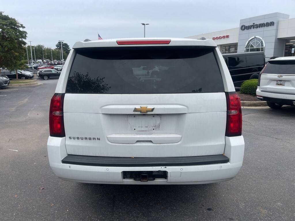 2018 Chevrolet Suburban LT photo 4