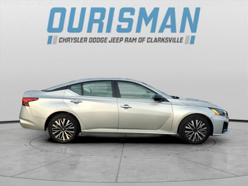 Used 2024 Nissan Altima 2.5 SV Sedan