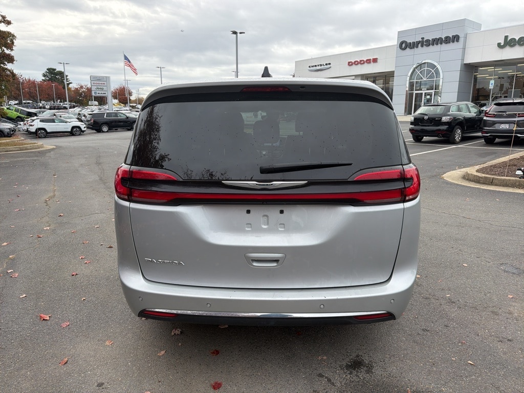 Used 2024 Chrysler Pacifica Touring L Van Passenger Van