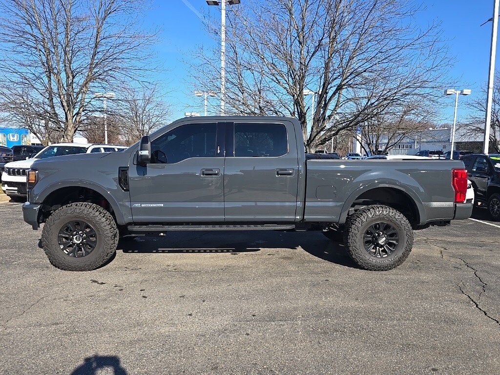 2021 Ford F-350 Lariat photo 2