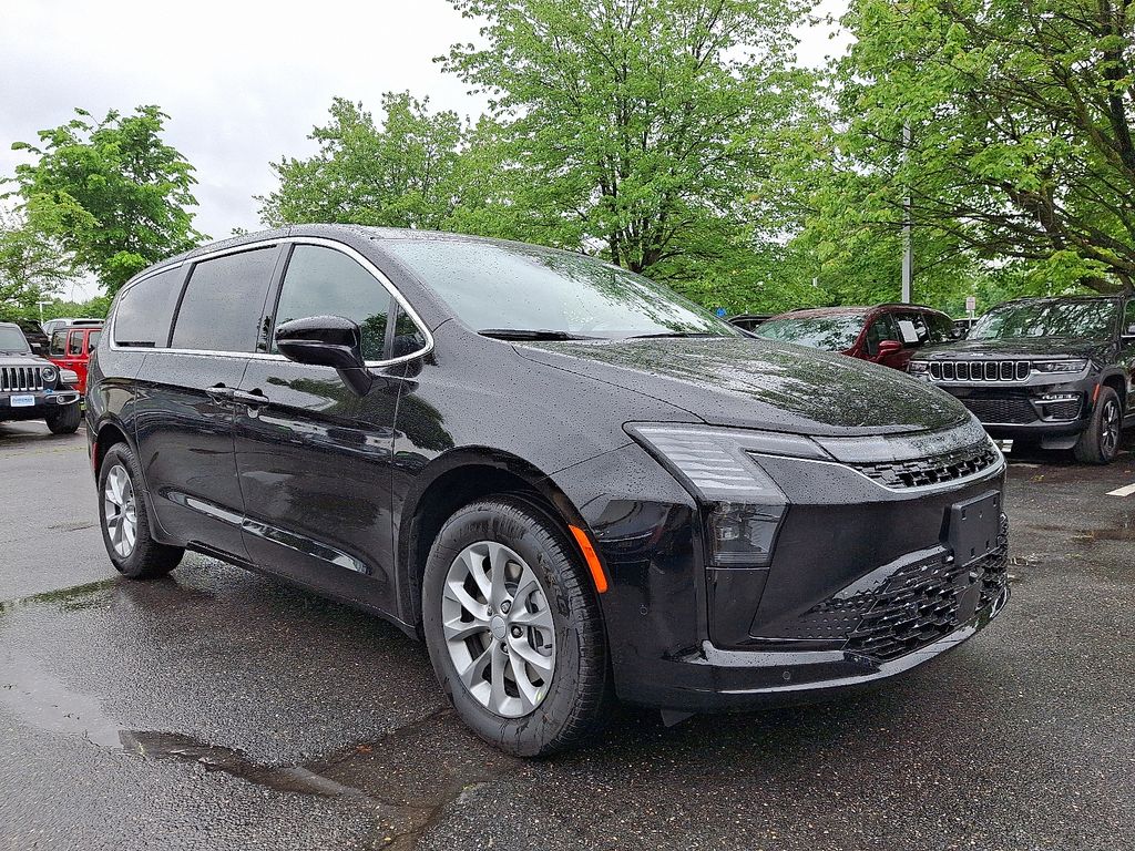2027 Chrysler Pacifica Select AWD's photo
