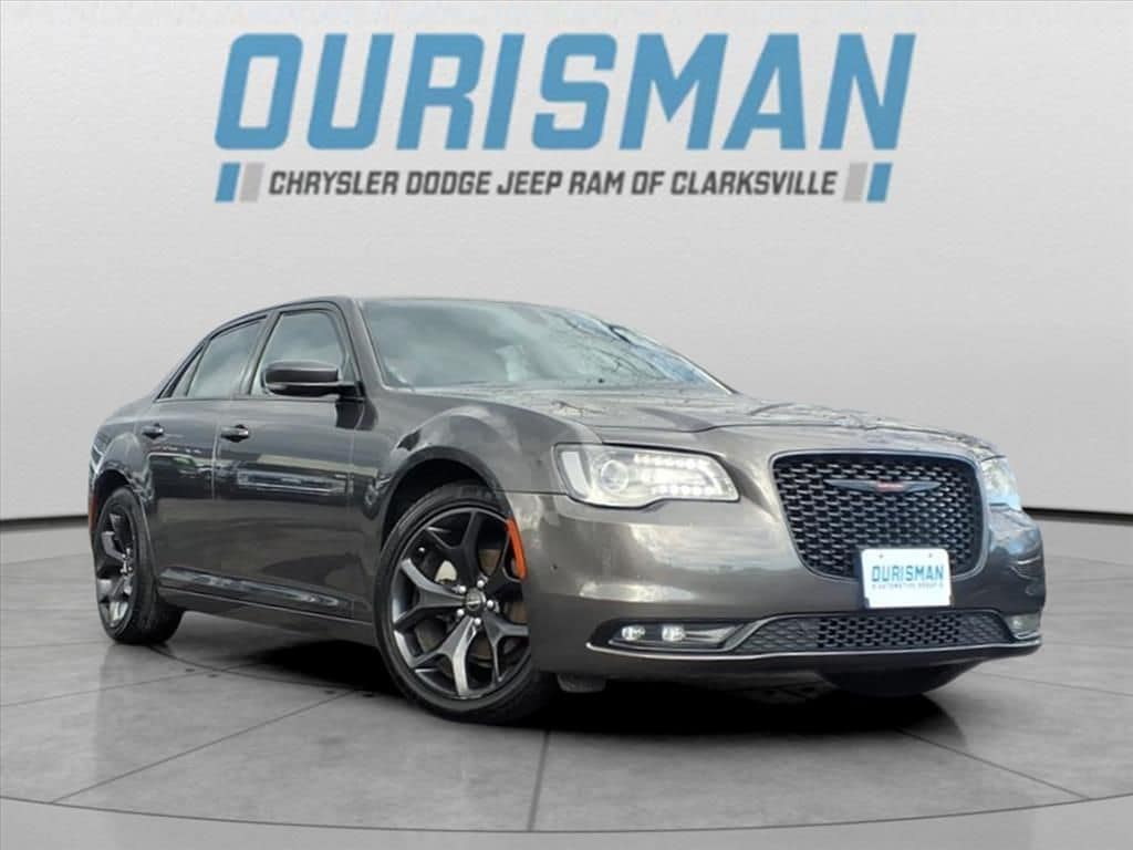 2023 Chrysler 300 S's photo