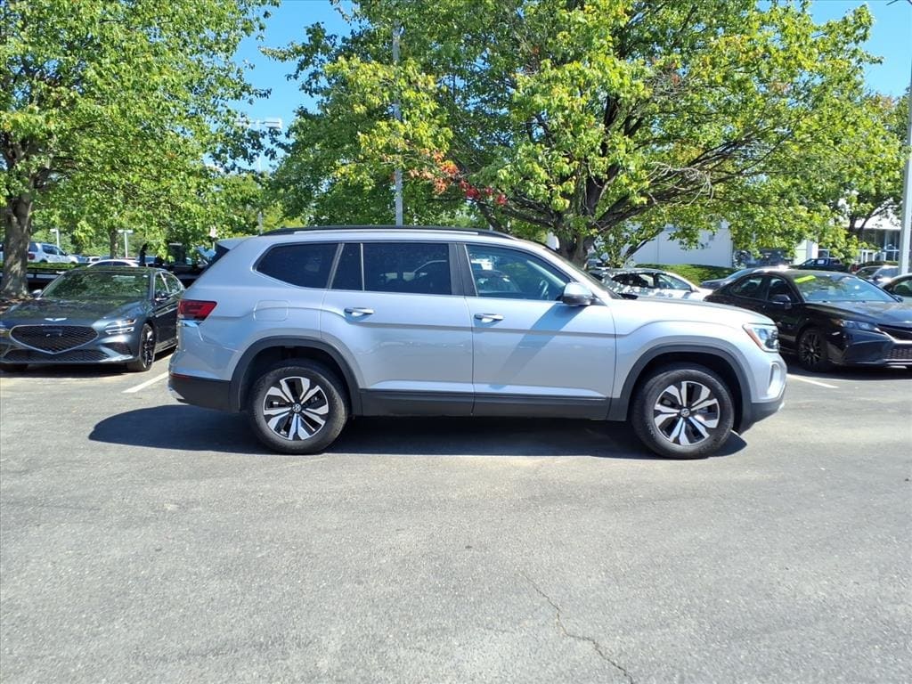 2024 Volkswagen Atlas SE photo 2