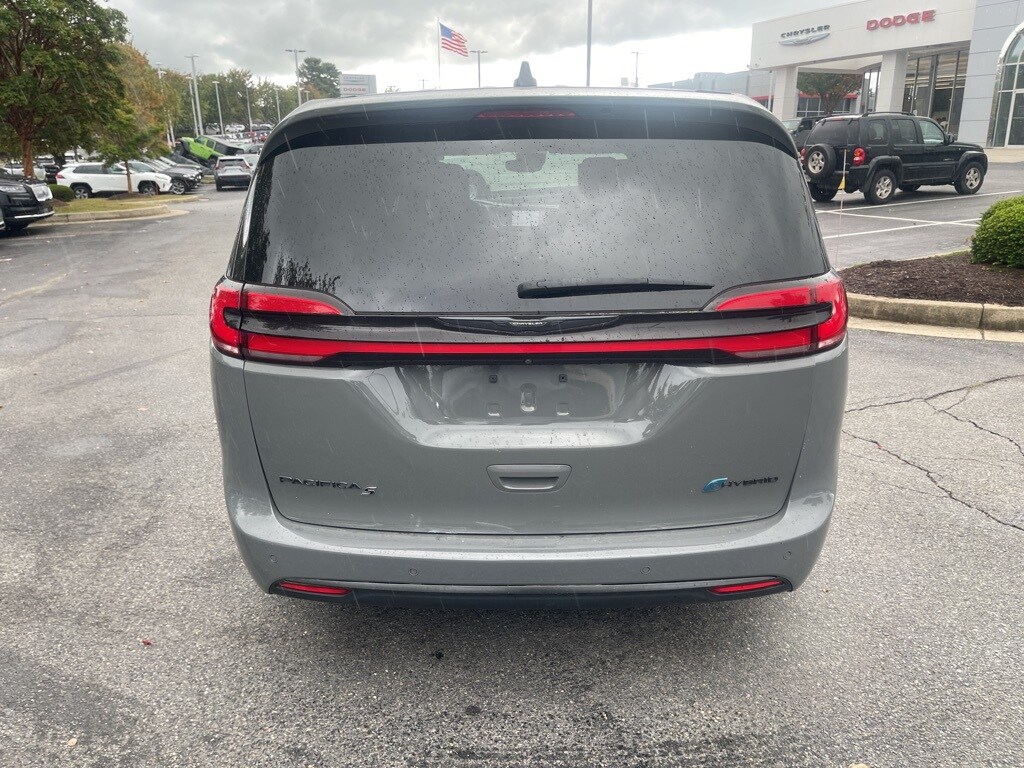 2022 Chrysler Pacifica Hybrid Touring L photo 4