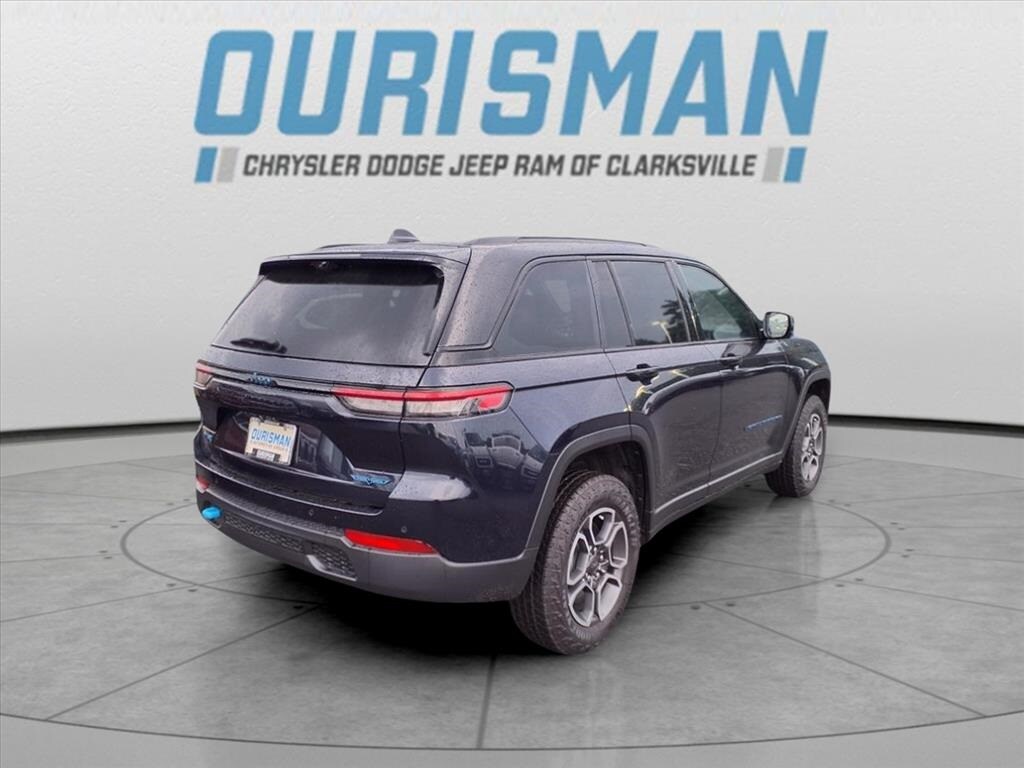 2024 Jeep Cherokee 4xe Trailhawk photo 3