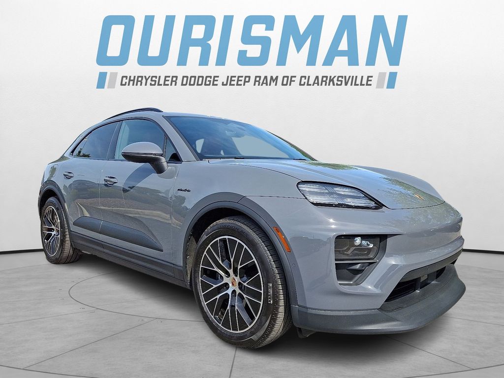 2025 Porsche Macan Macan 4 Electric's photo