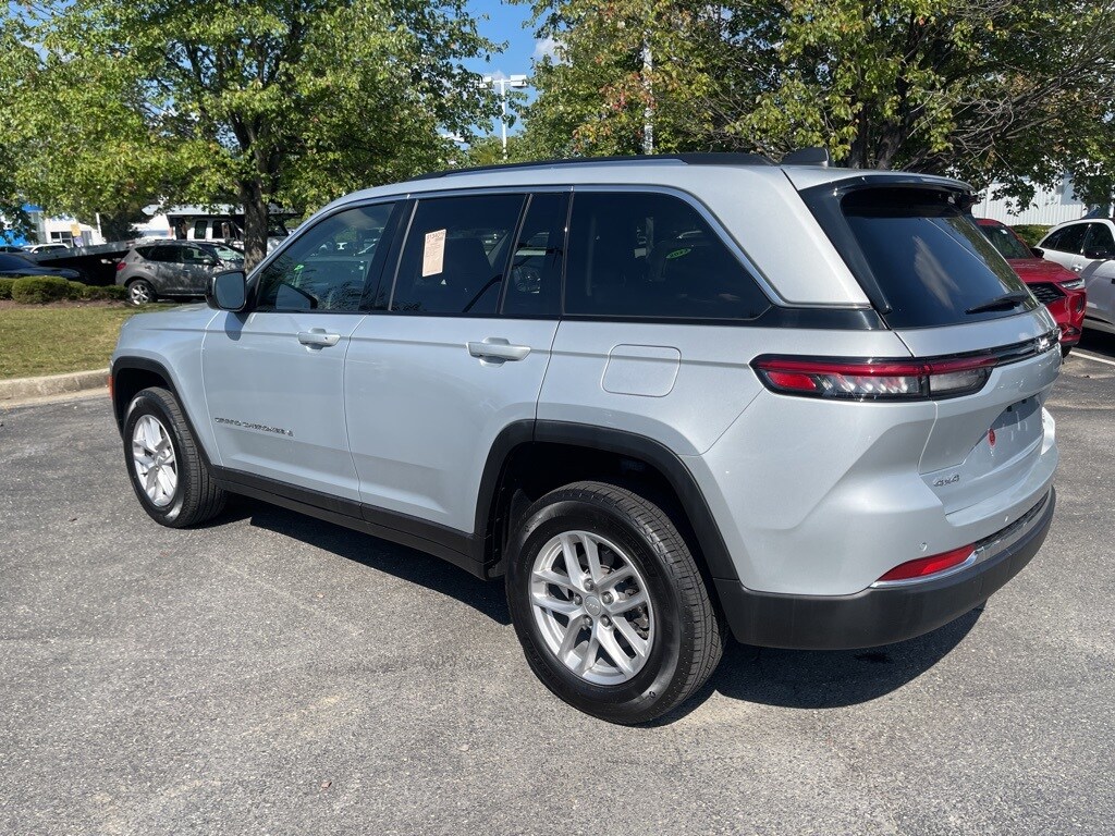 2023 Jeep Grand Cherokee Laredo photo 2