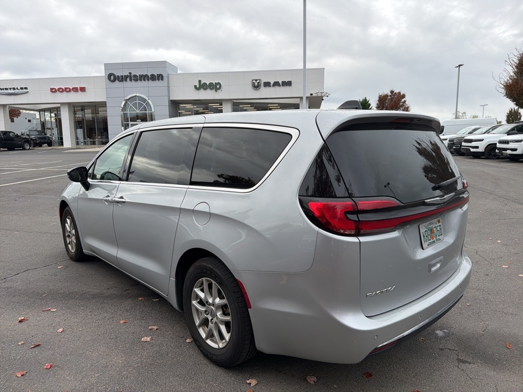 Used 2024 Chrysler Pacifica Touring L Van Passenger Van