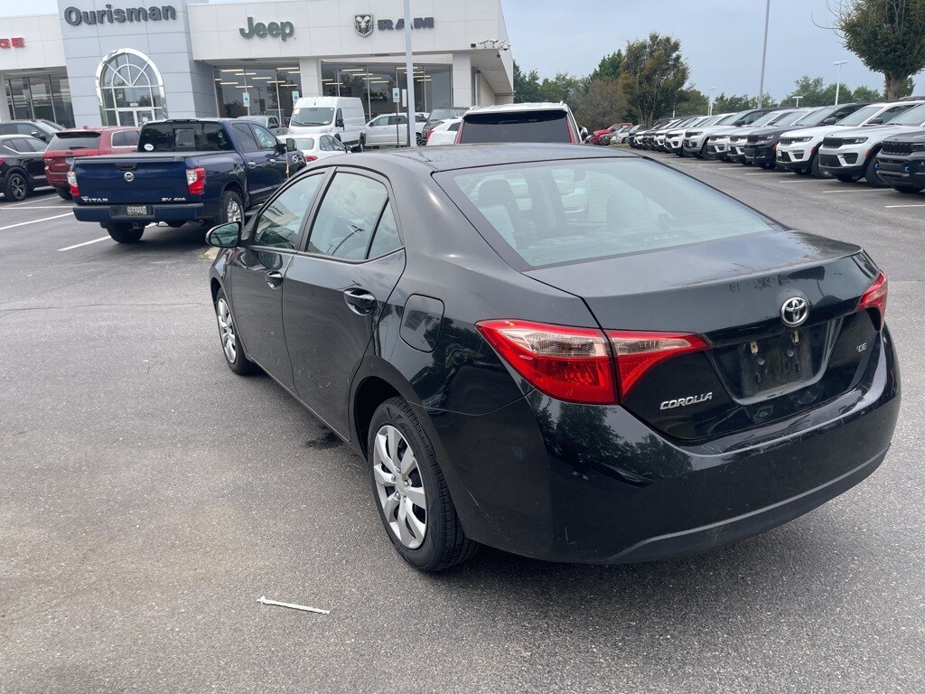 2017 Toyota Corolla LE photo 3