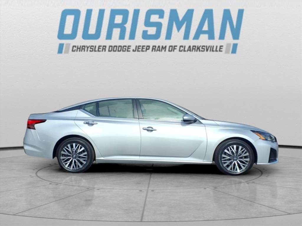 Used 2023 Nissan Altima 2.5 SV Sedan